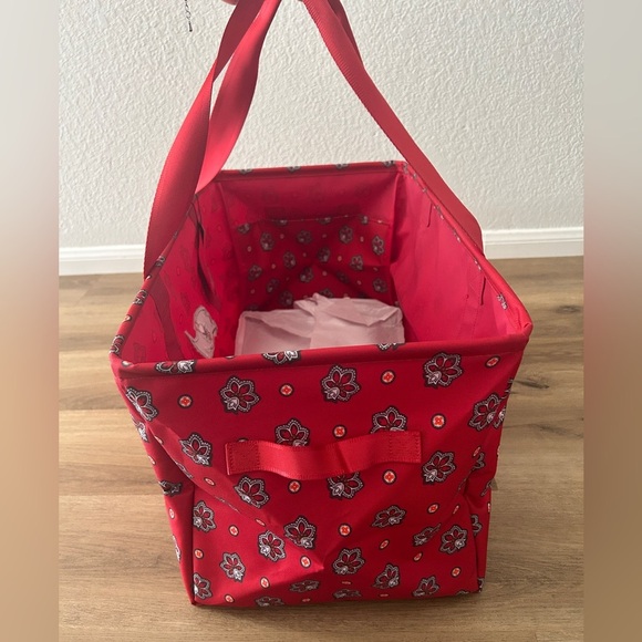 Vera Bradley NFL Tampa Bay Buccaneers Large Tote Bag – Rare Red Print- NWT - Picture 12 of 16